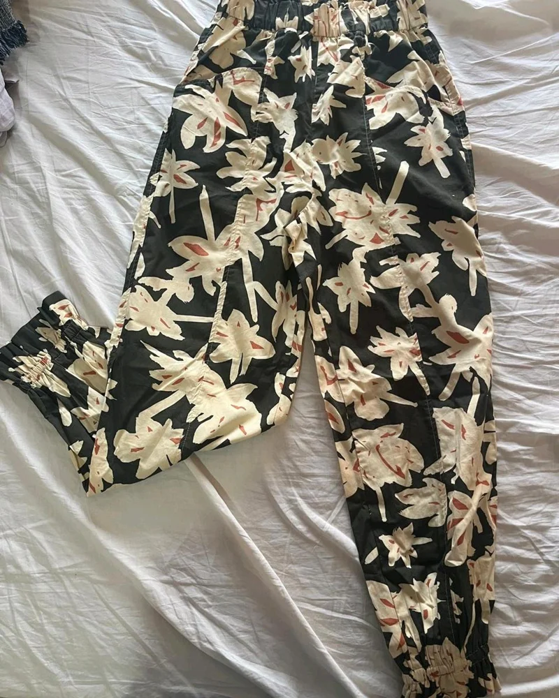 Zara بنطلونات