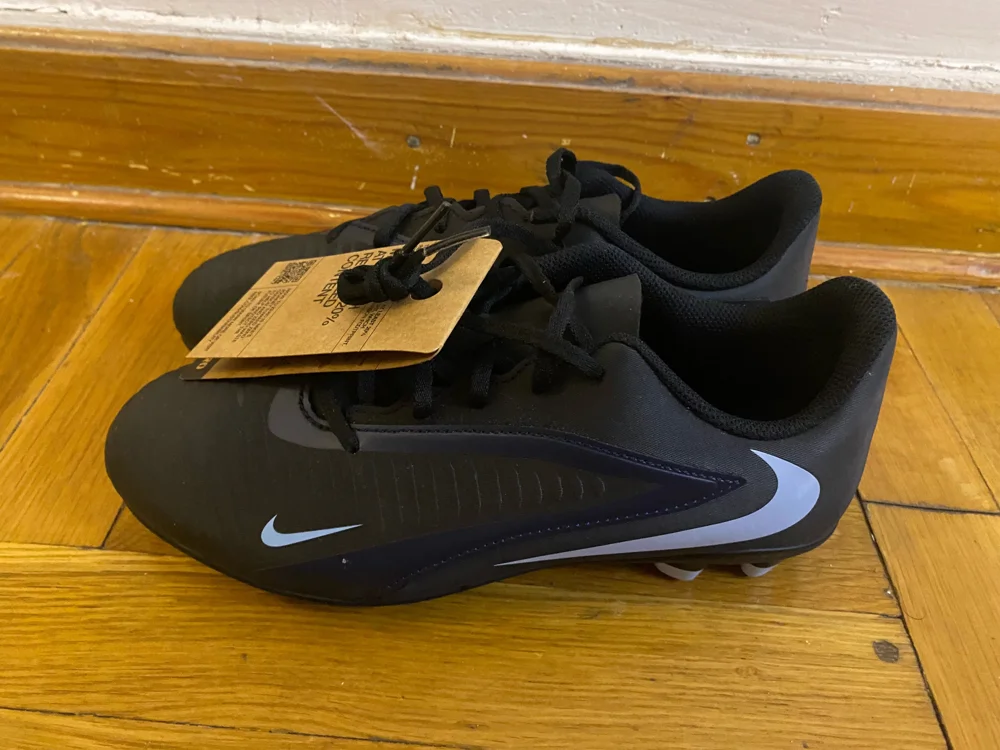 Nike أحذية، جديدة بالتيكيت، مقاس 38.5، صورة 3