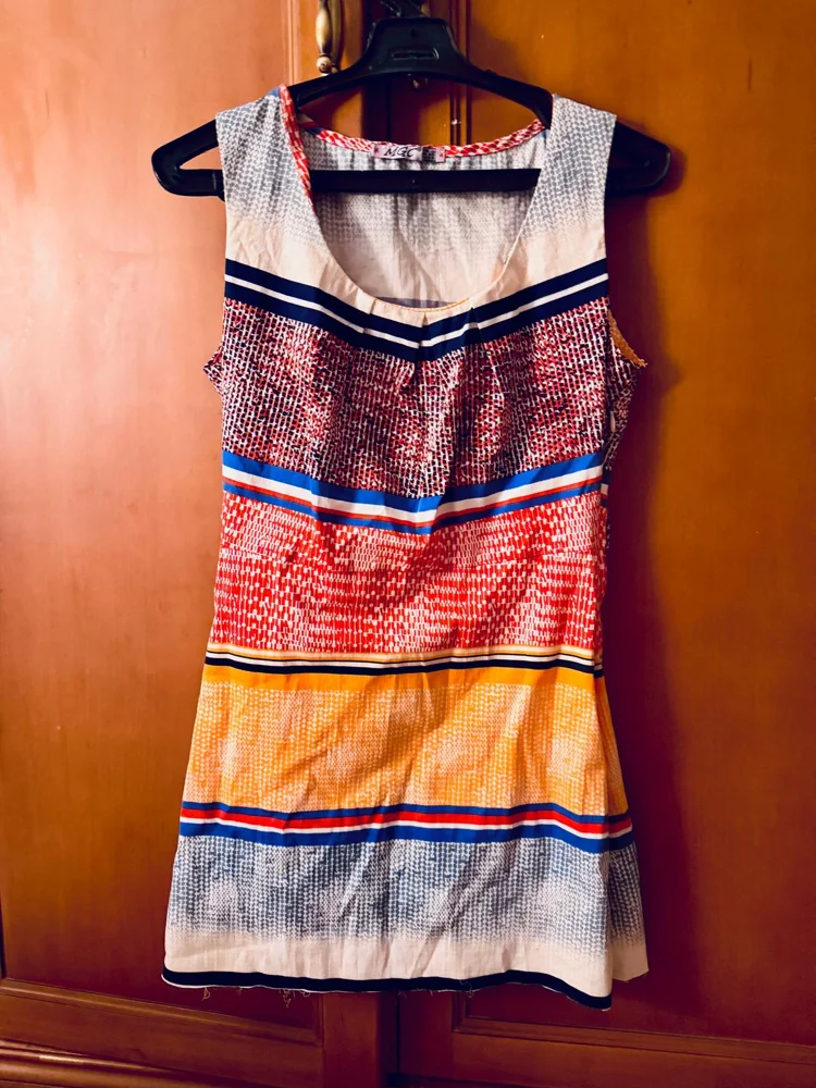 Local فساتين قصيرة
