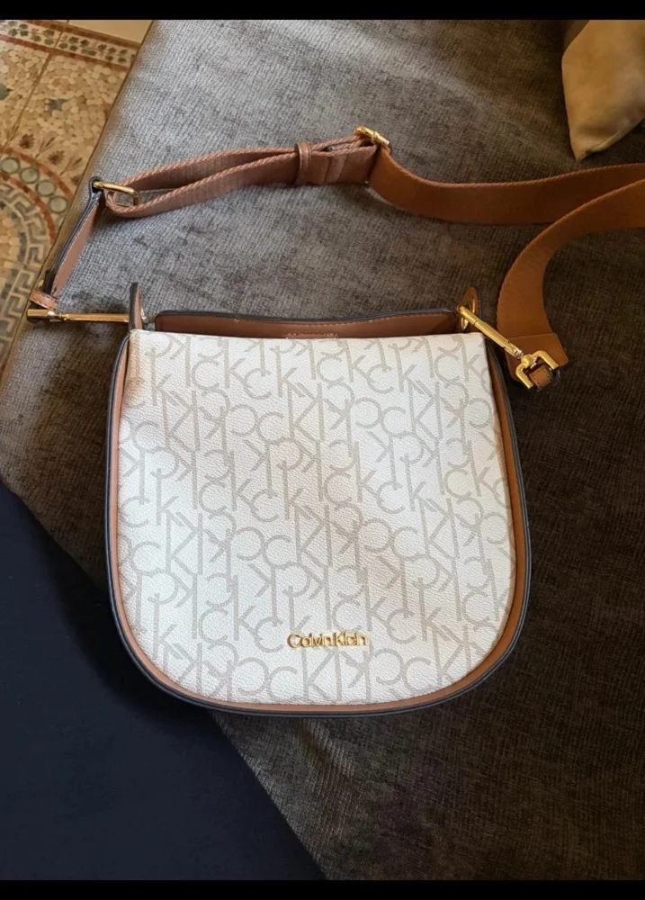 Calvin Klein شنط كروس، حالة ممتازة، صورة 2