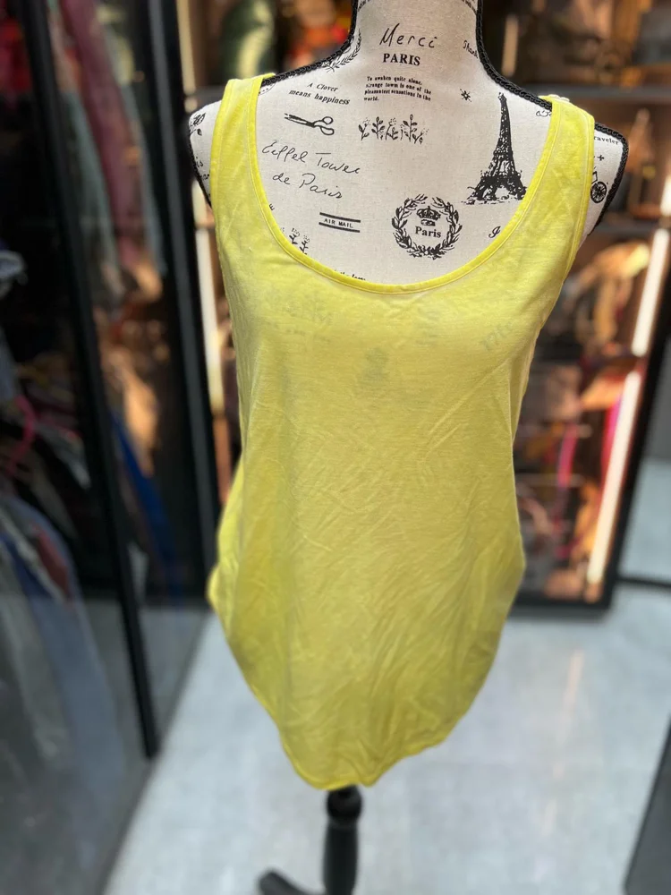GUESS بلوزات