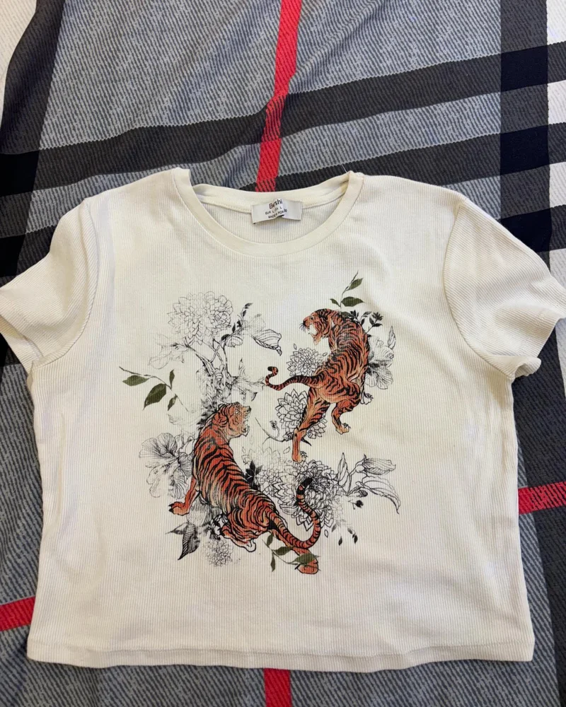 Bershka تيشيرتات