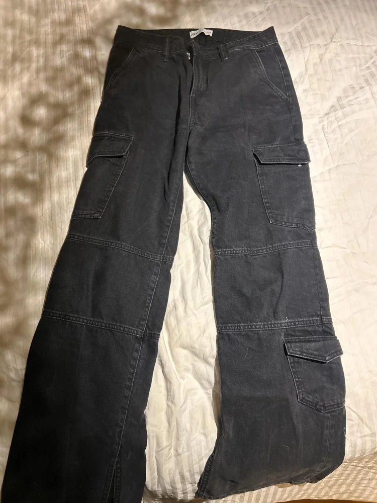 Zara بنطلونات