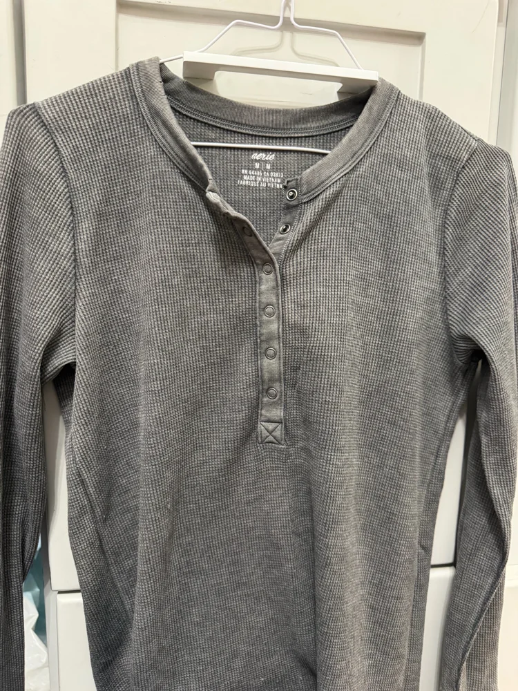 American Eagle Long Sleeve