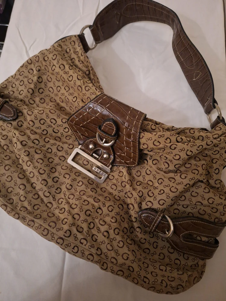 GUESS Shoulder Bags