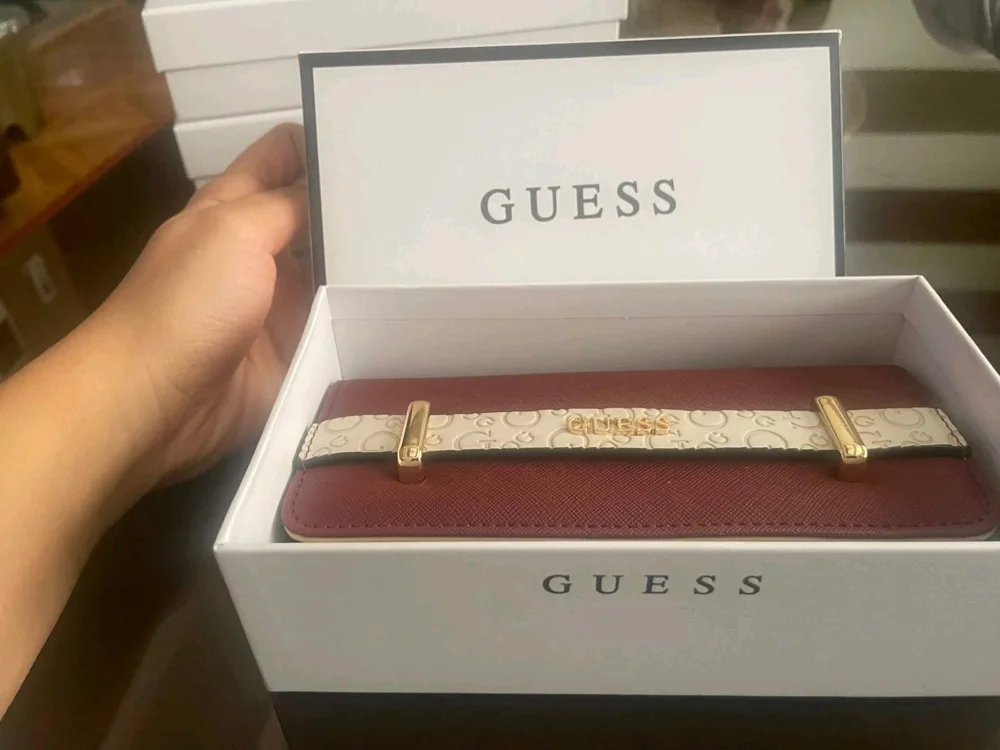 GUESS Wallets & Cardholders