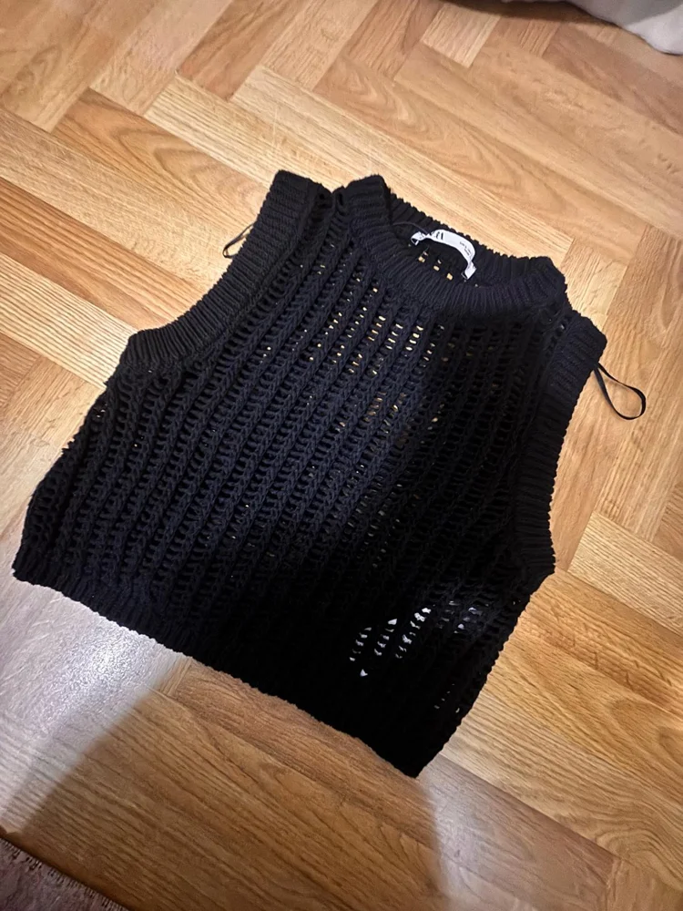 Zara Sweaters & Pullovers