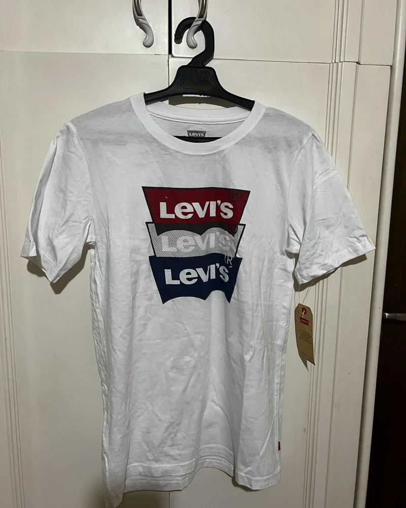 Levi's T-shirts