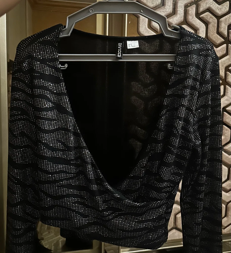 H&M Divided Long Sleeve