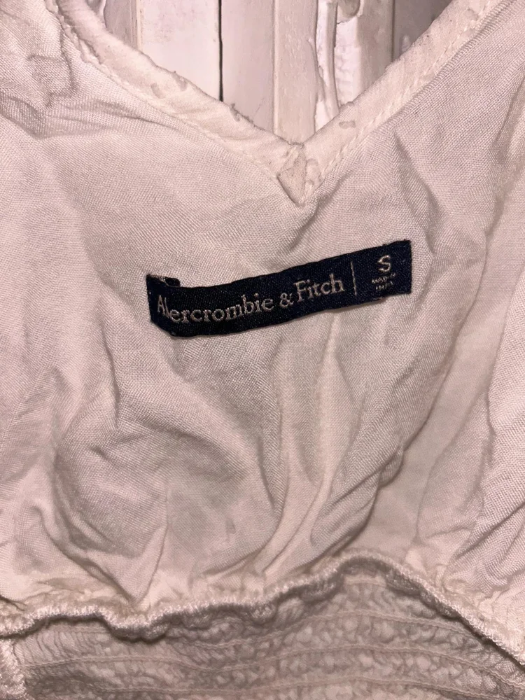 Abercrombie & Fitch بلوزات