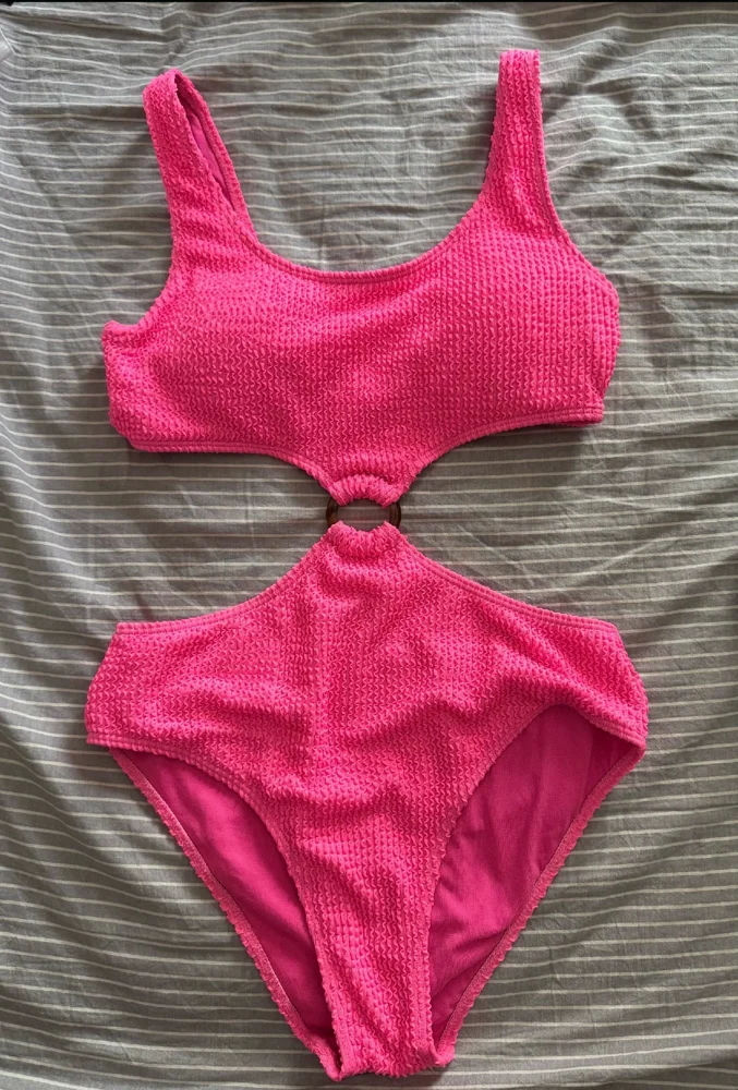 Forever 21 مايوهات قطعة واحدة