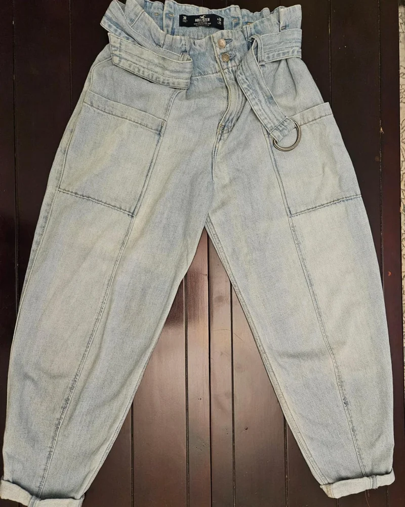 Hollister چينز