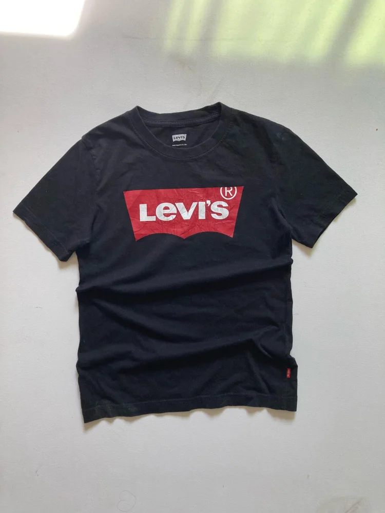 Levi's T-shirts