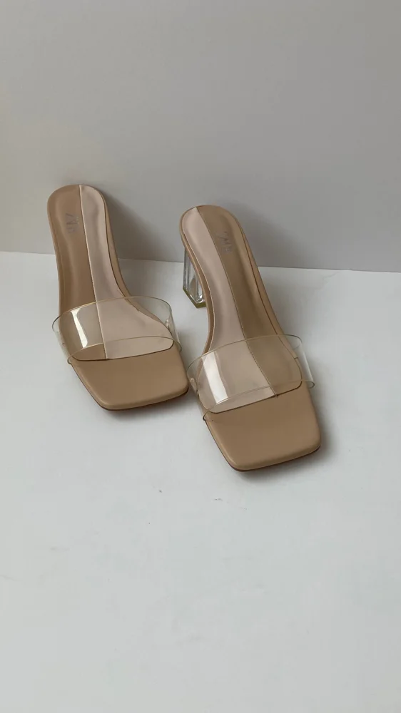 Zara صنادل