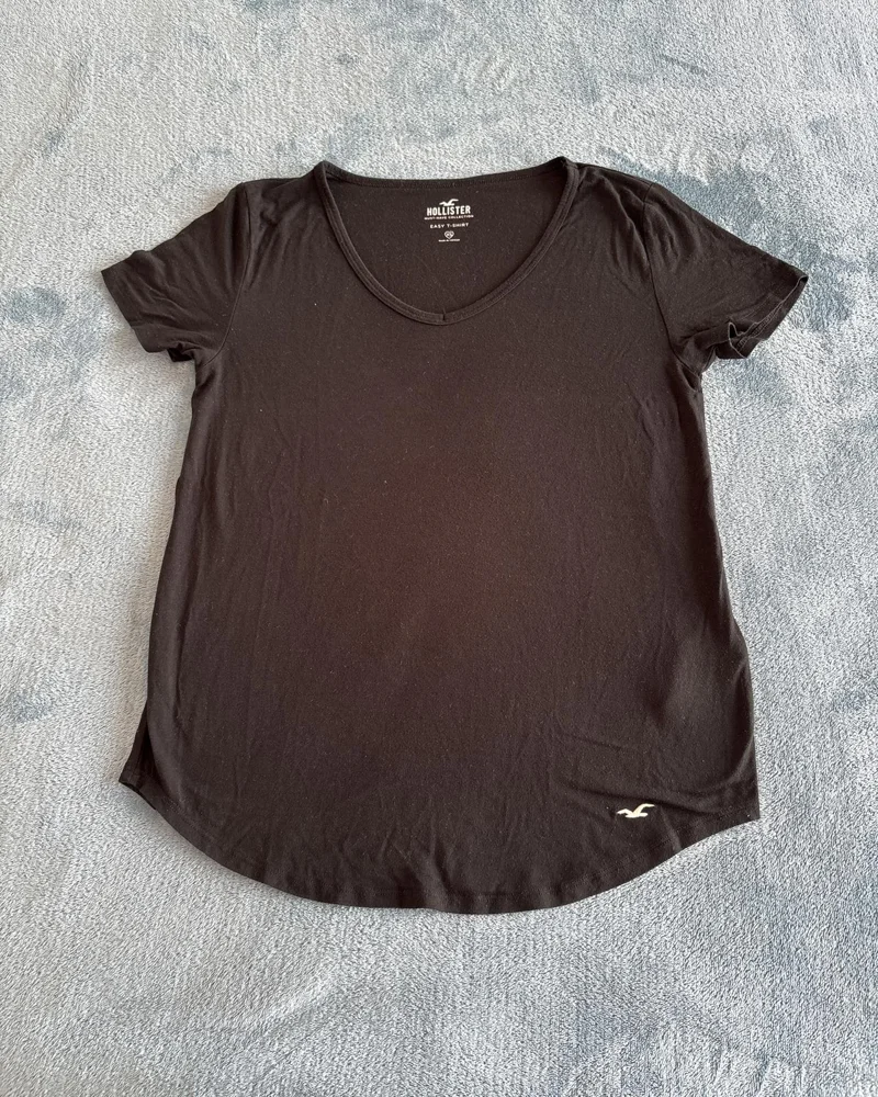Hollister تيشيرتات
