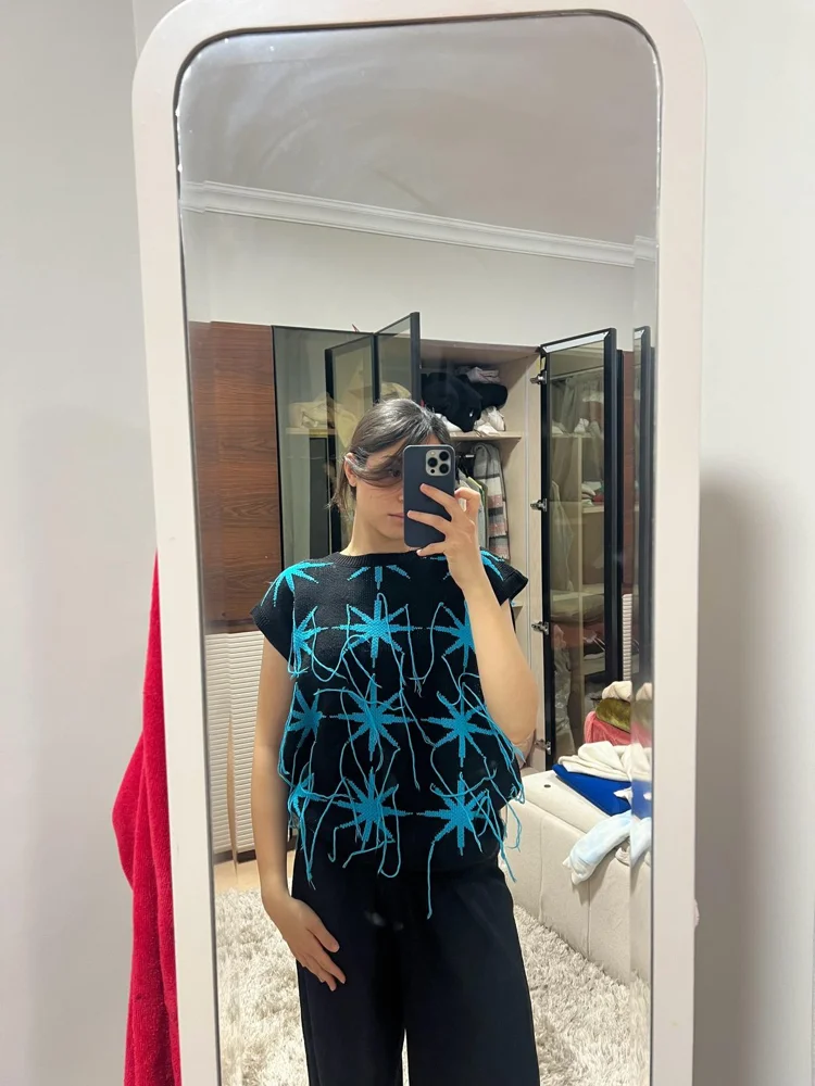Local سويترات وبلوفرات