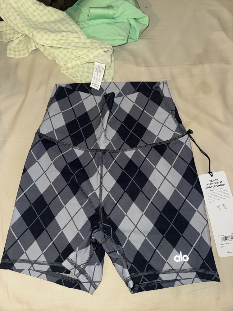 Alo Yoga Shorts, New with tags, size XS / 34 / 6, photo 2