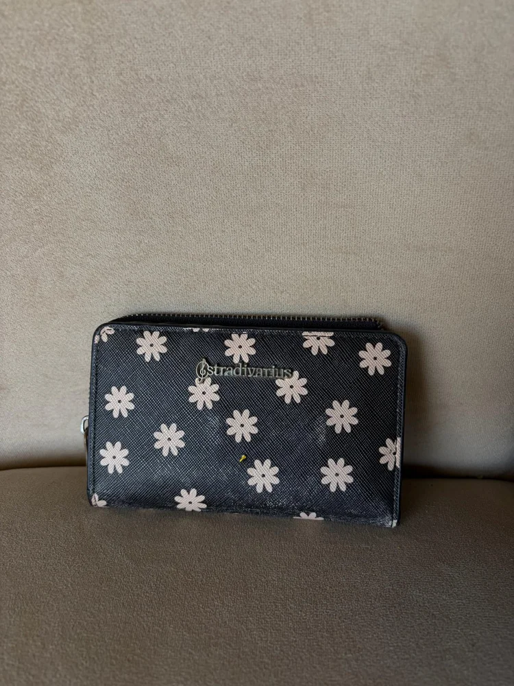 Stradivarius Wallets