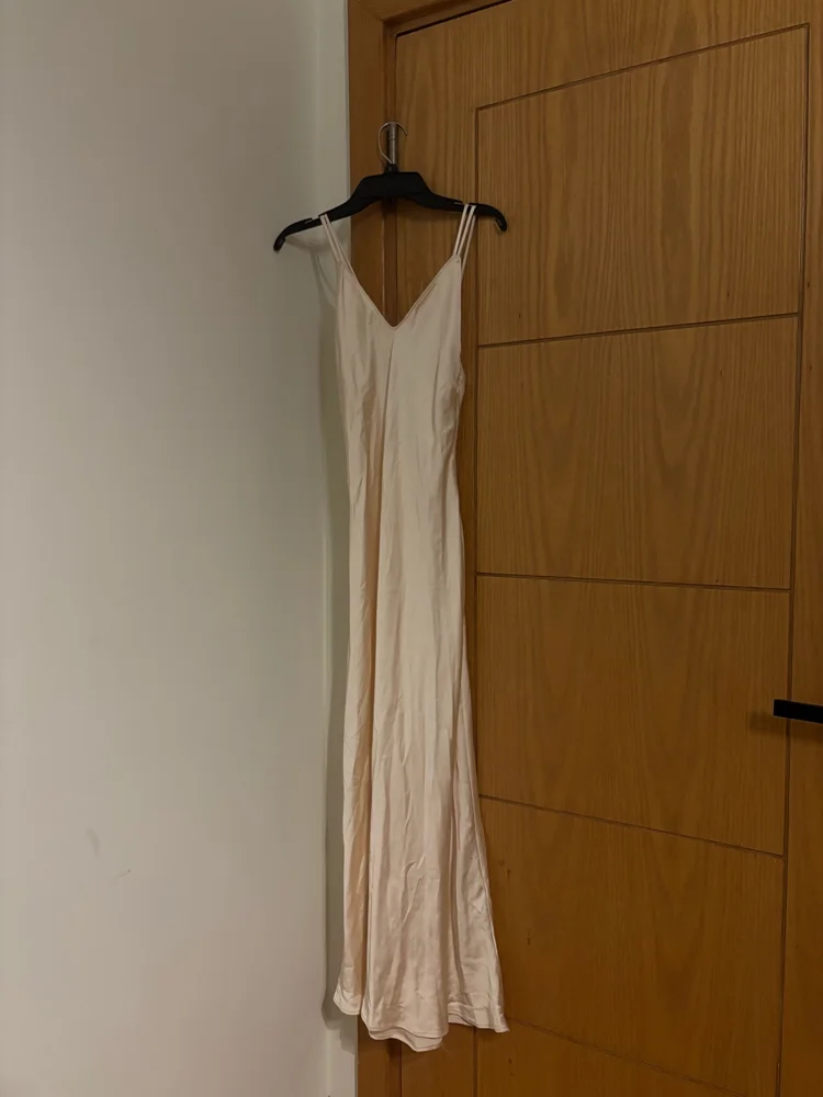 Zara فساتين طويلة