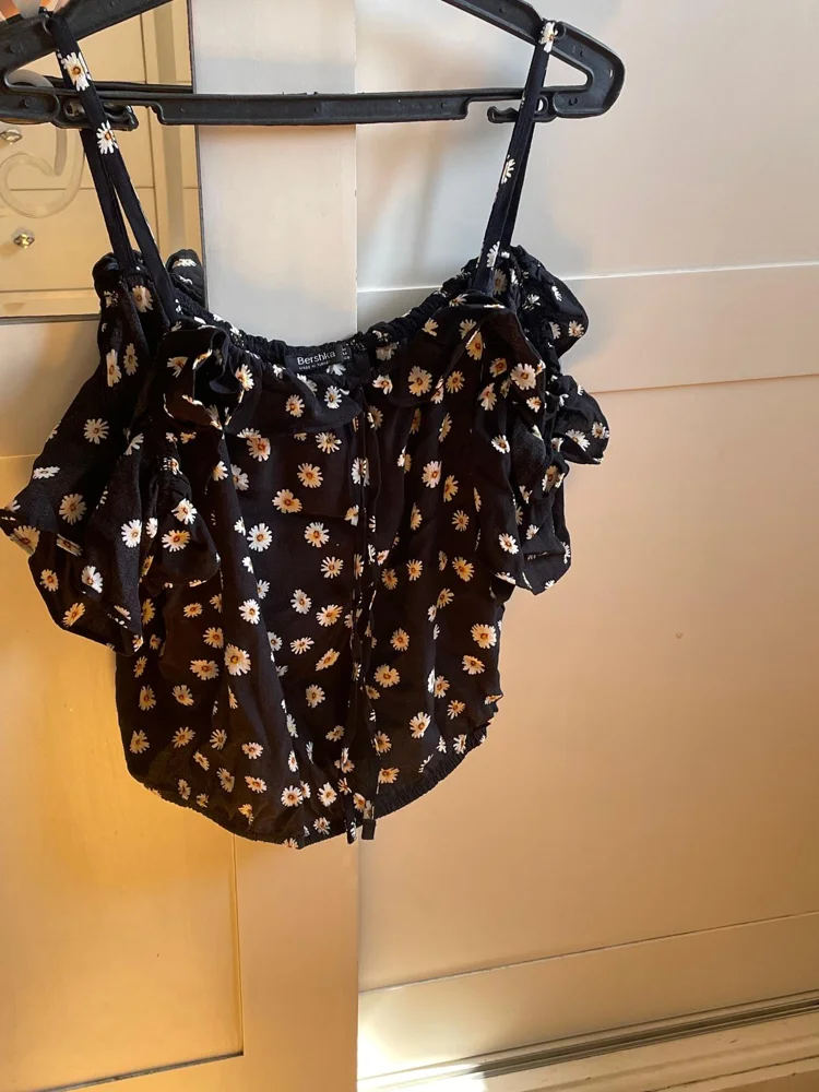 Bershka بلوزات