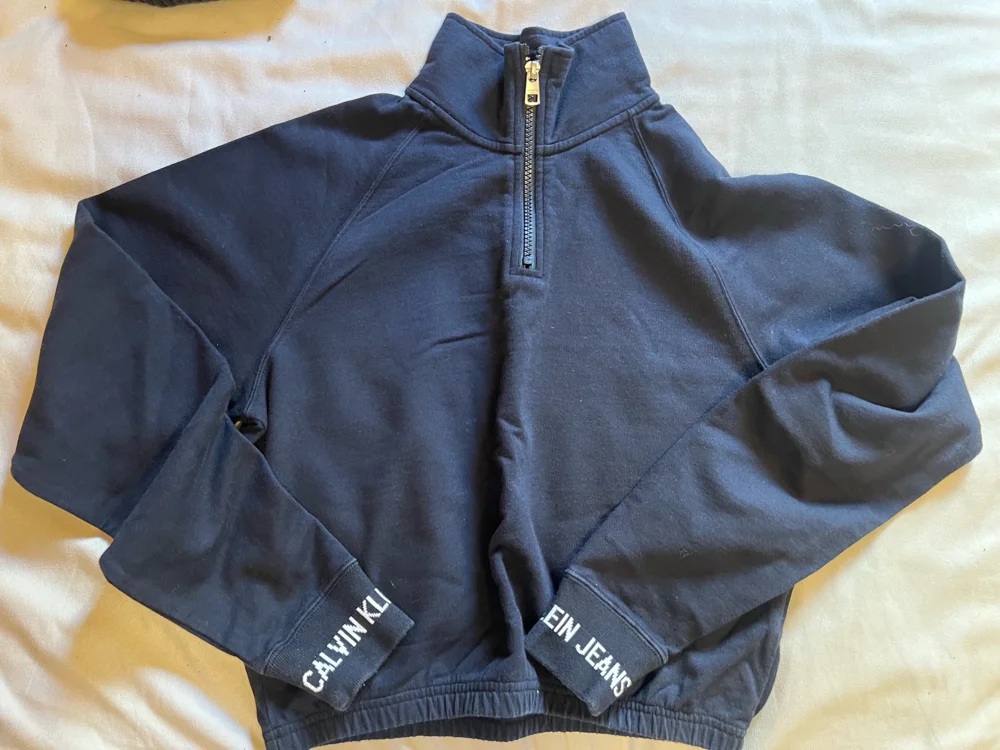 Calvin Klein Sweaters & Pullovers