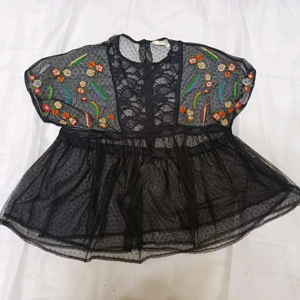Zara قمصان
