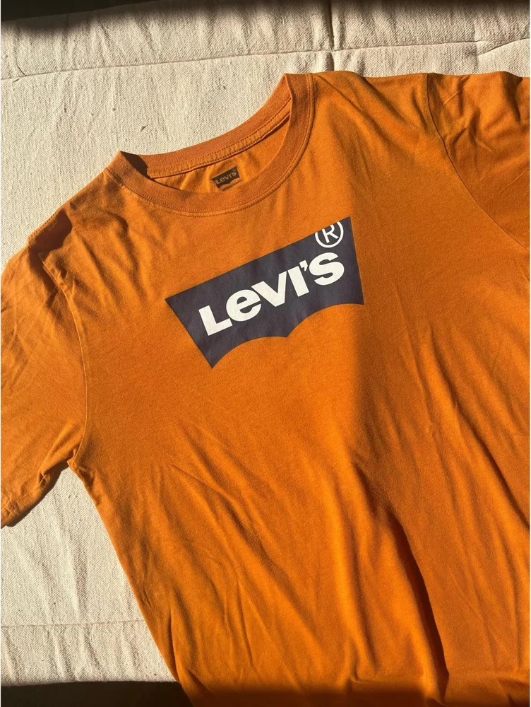 Levi's T-shirts