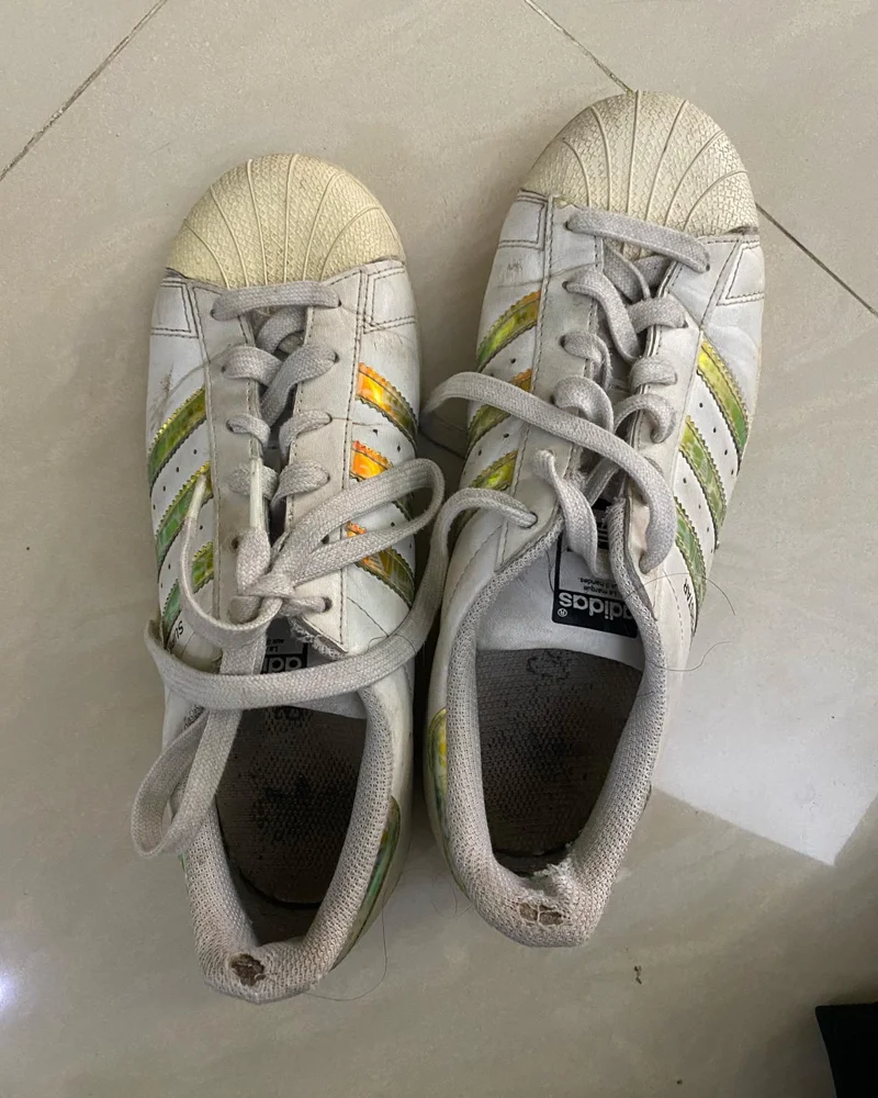 adidas Sneakers