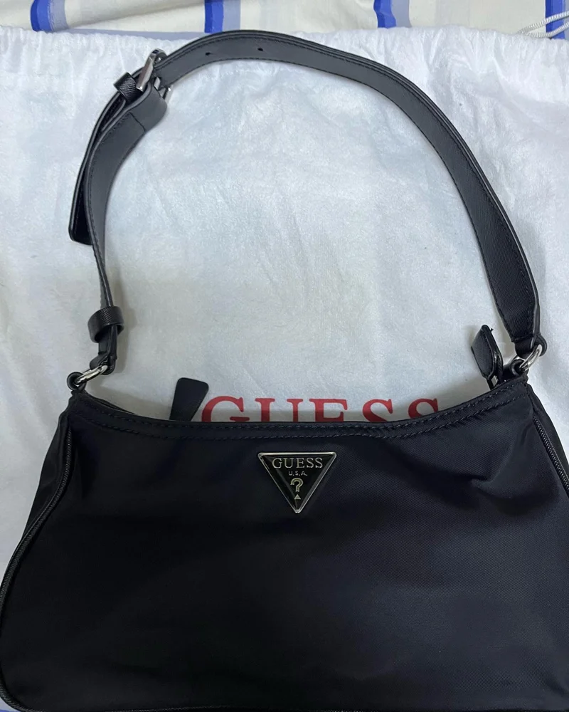 GUESS Shoulder Bags, size One size