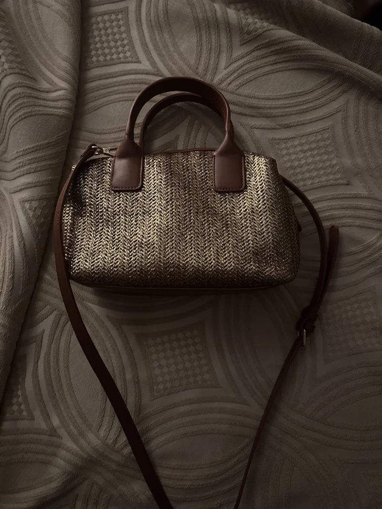 deja vu Cross-Body Bags, New with tags, photo 3