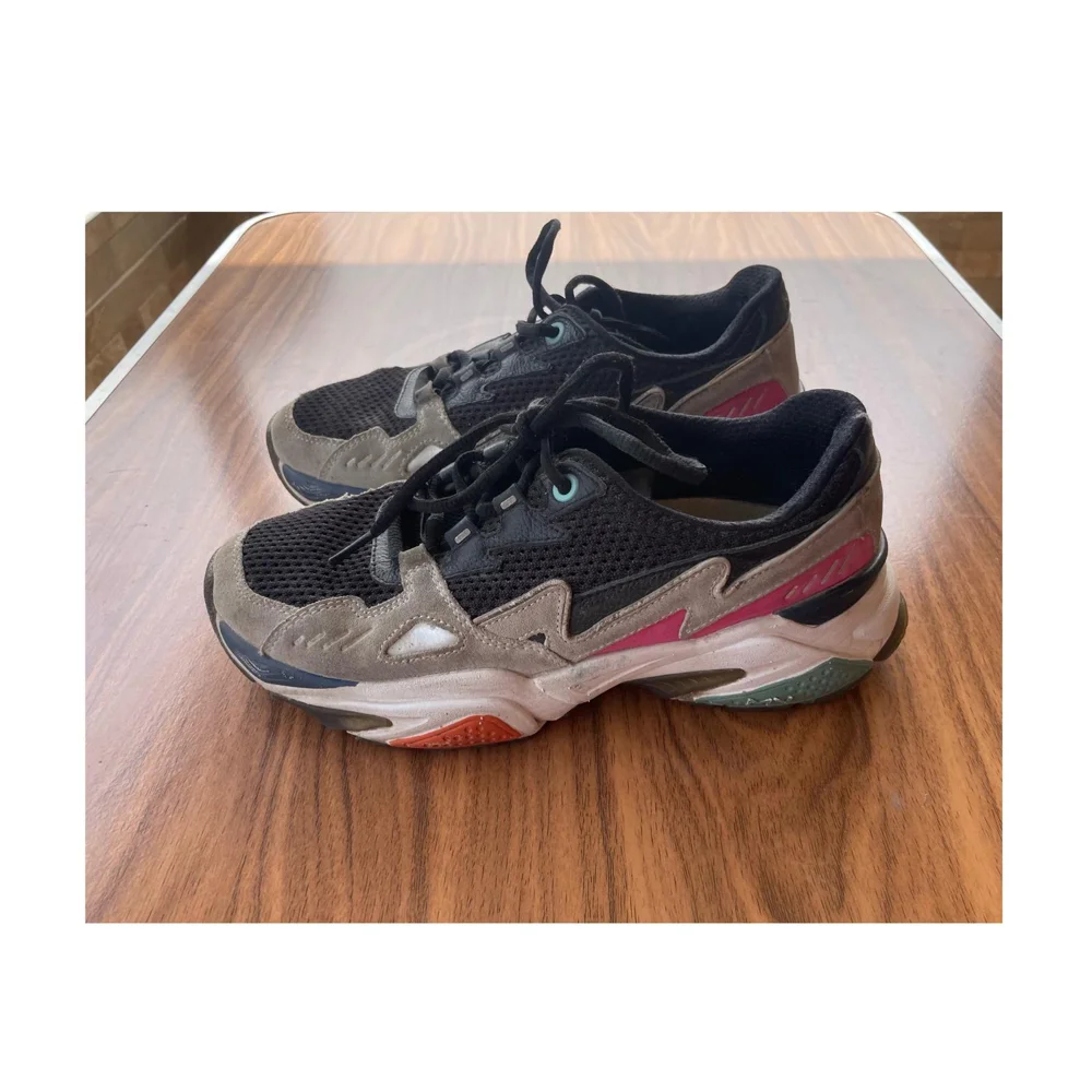 Sketchers سنيكرز