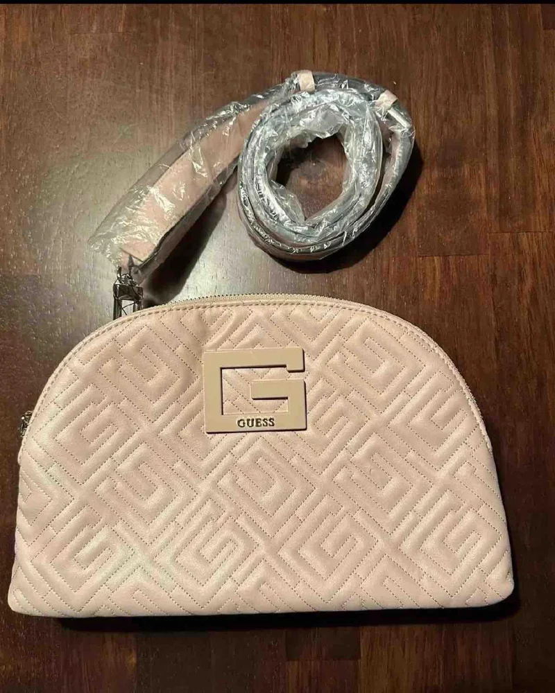 GUESS شنط كتف