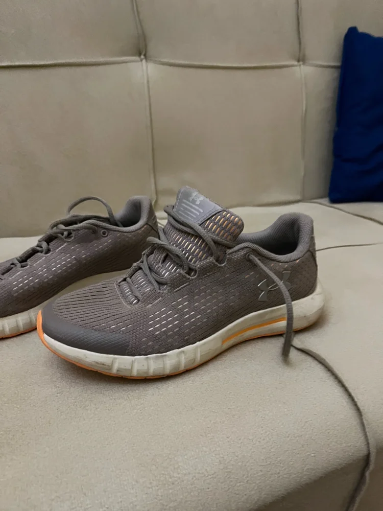 Under Armour Sneakers