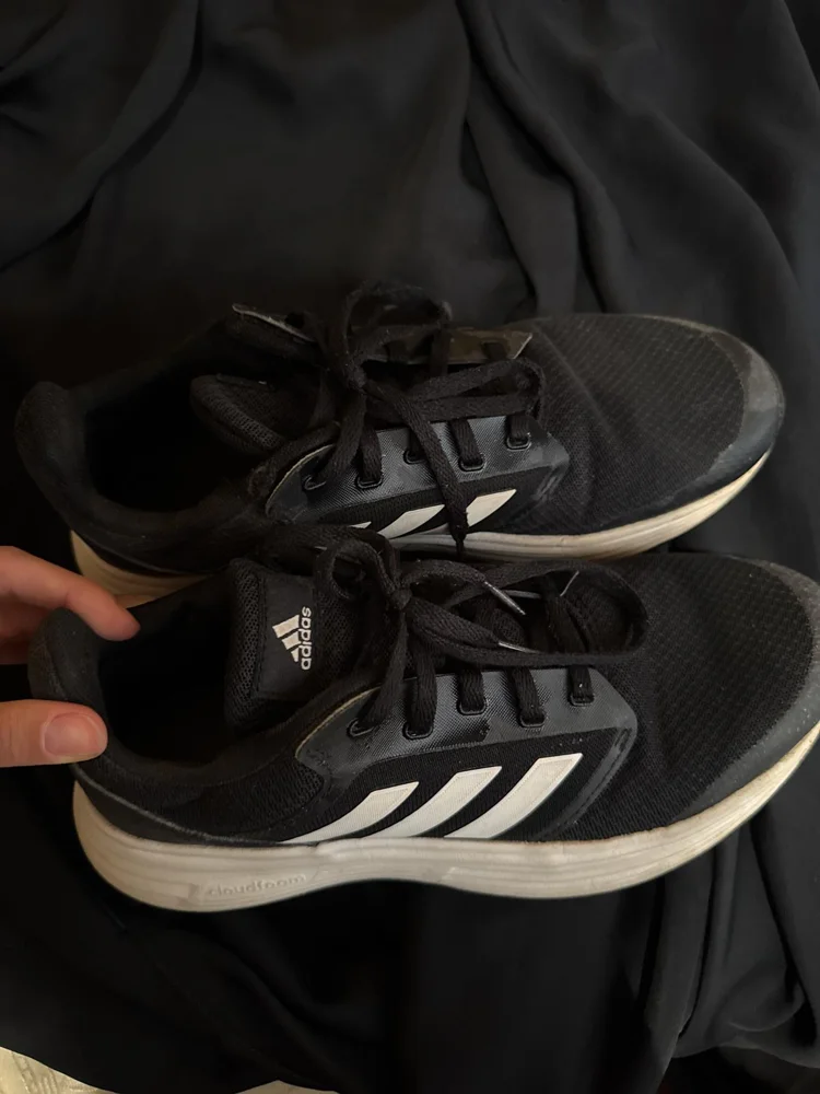 adidas Sneakers