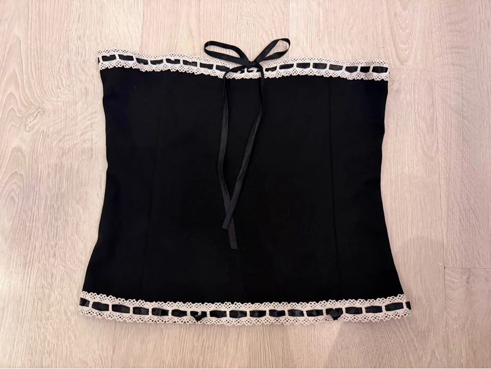 Local Corsets
