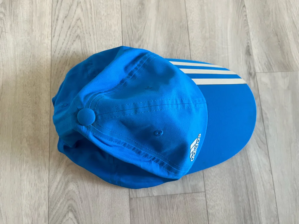 adidas كابات وقبعات