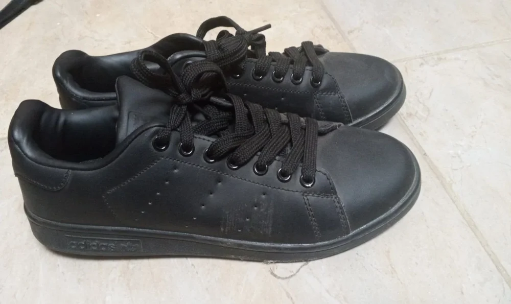 adidas Sneakers