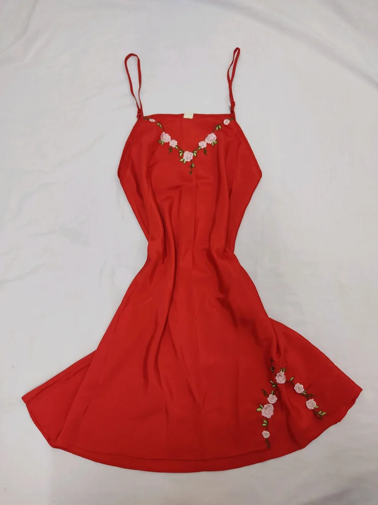 Local فساتين قصيرة