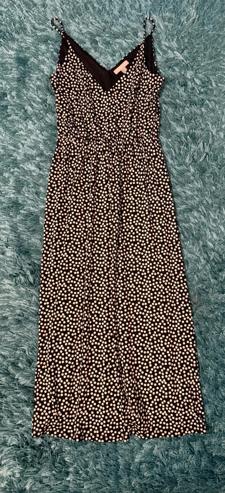 H&M فساتين ميدي