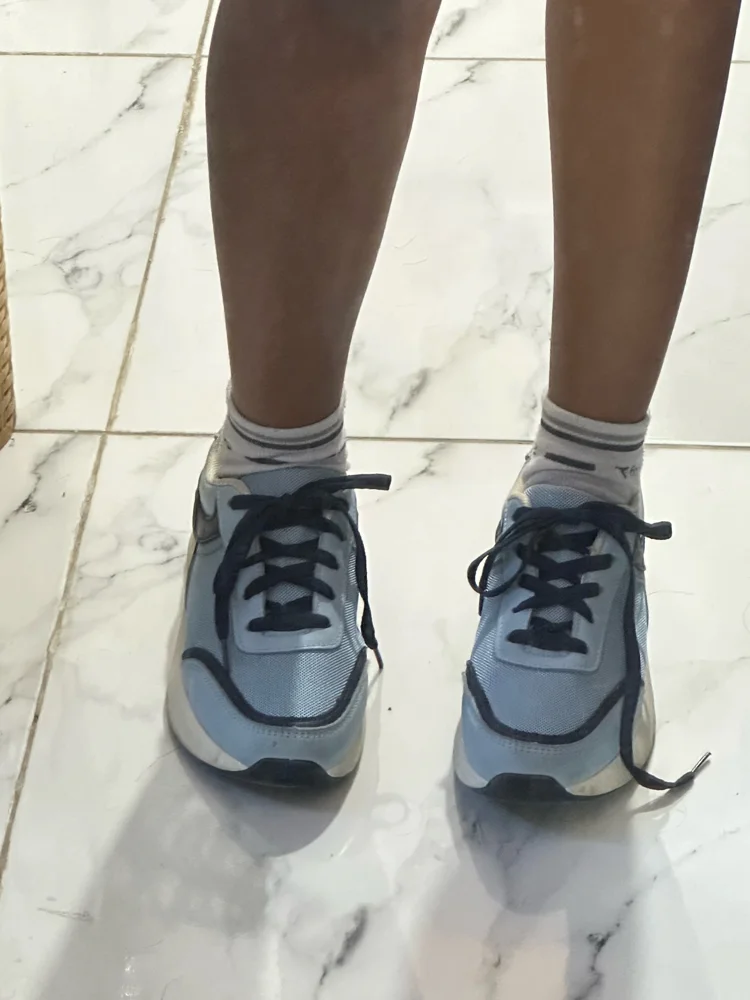Sneakers, size 39