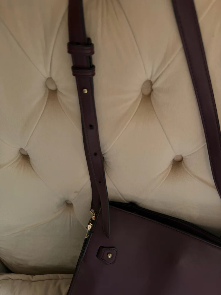 deja vu Cross-Body Bags, Excellent, photo 5