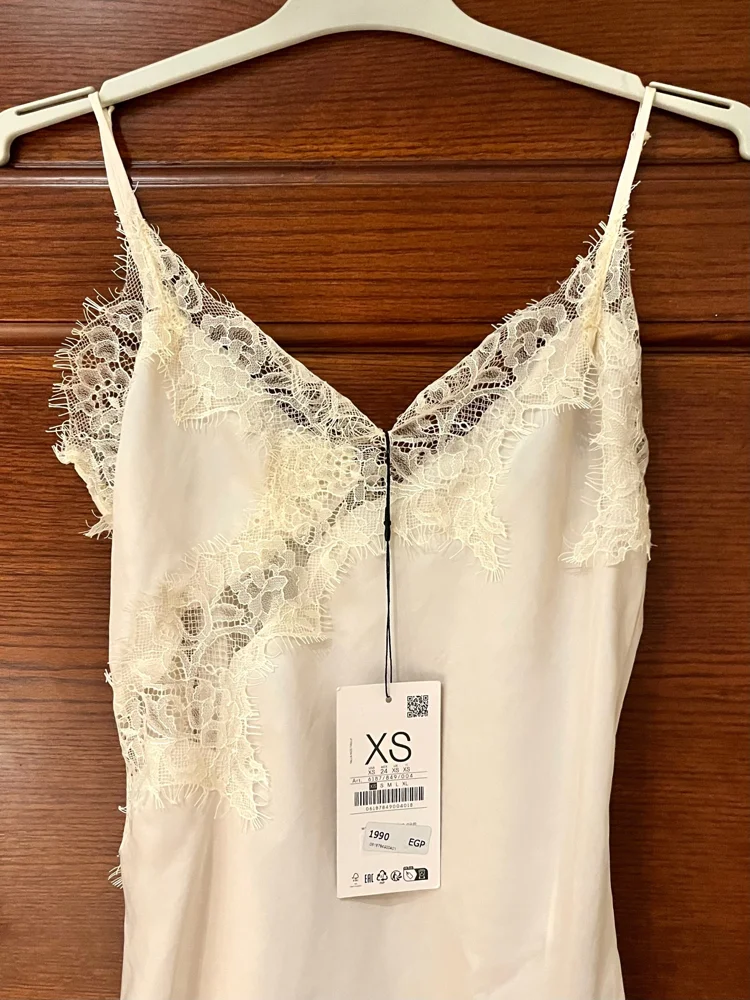 Stradivarius كامي توب