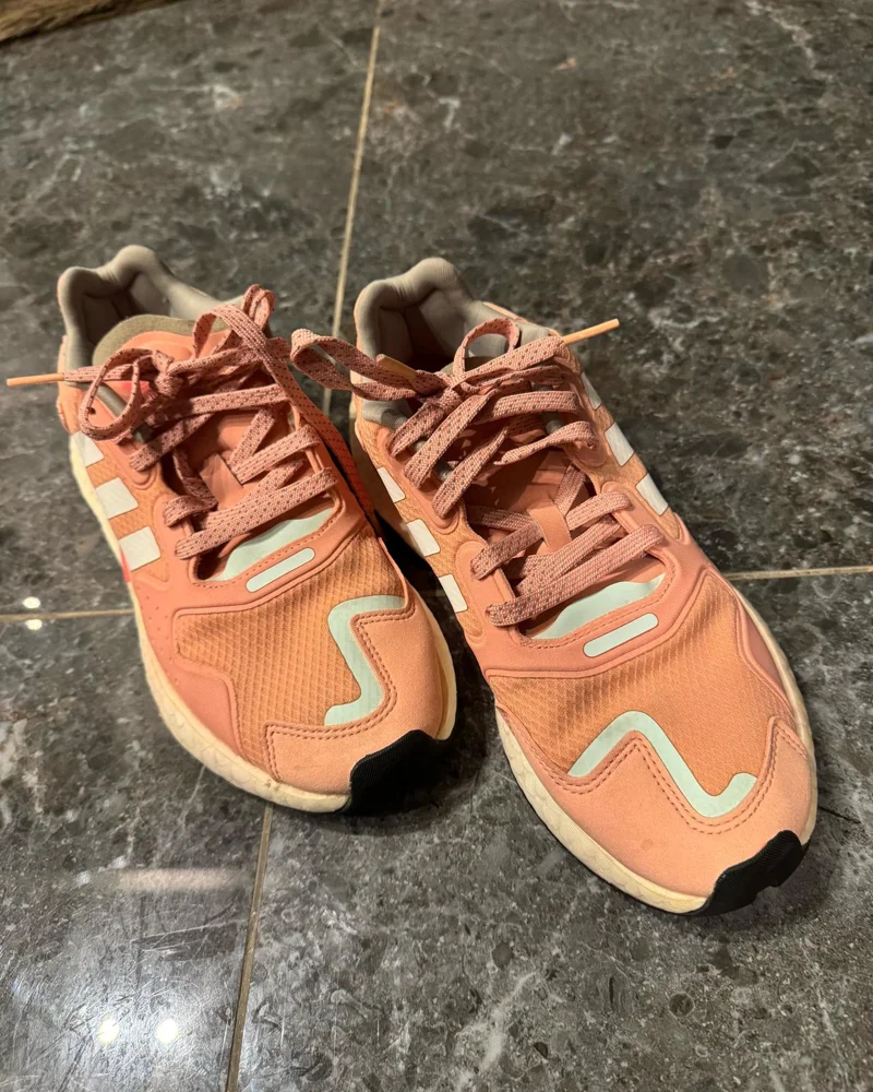 adidas Sneakers