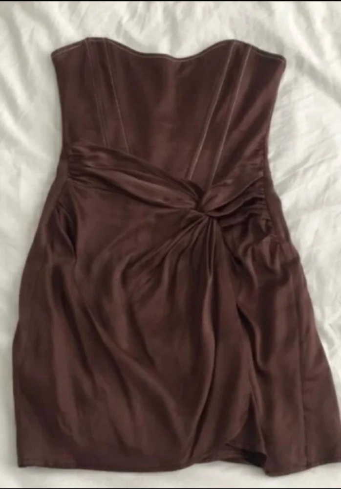 Zara فساتين سواريه