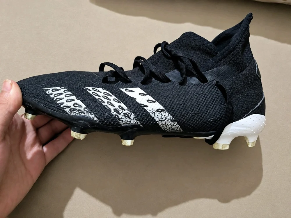 adidas Sneakers