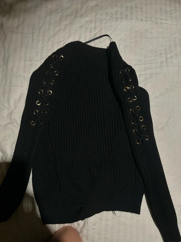 Primark سويترات وبلوفرات