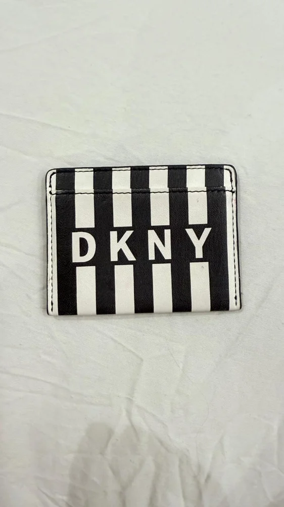 DKNY محافظ