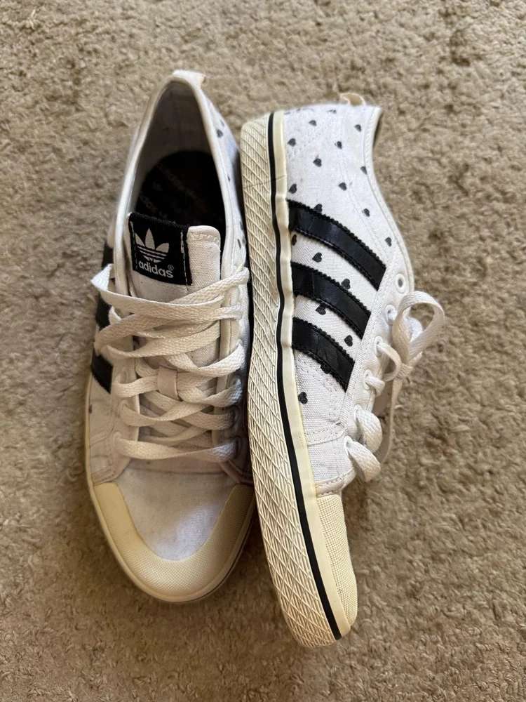 adidas Sneakers