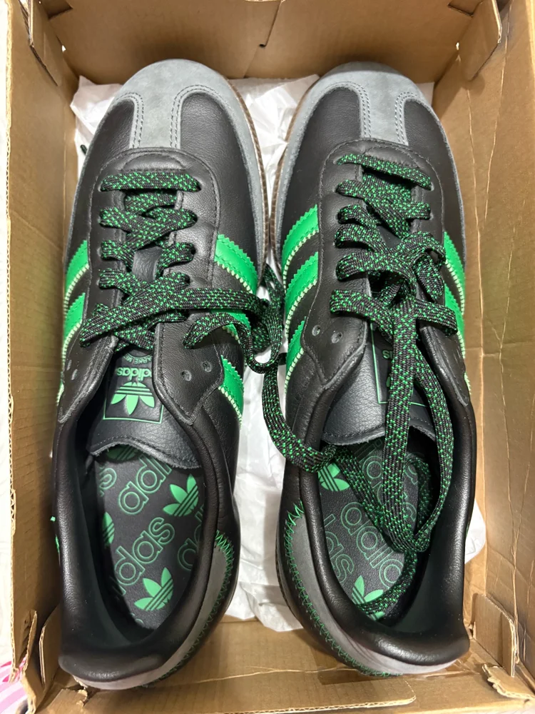adidas Sneakers