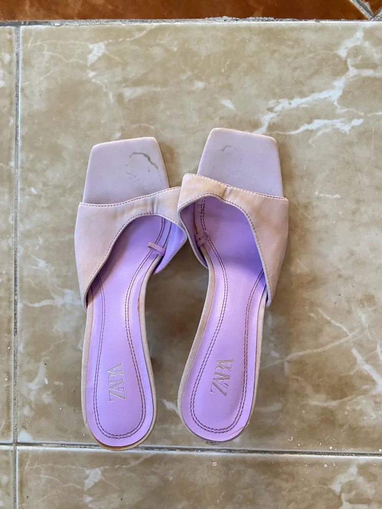 Zara صنادل